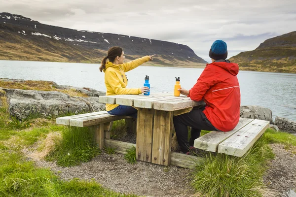 Par att ha en trevlig dag i naturen — Stockfoto