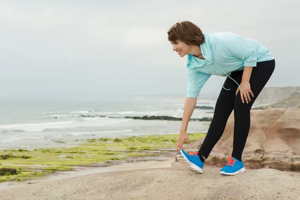 Femme faisant des exercices — Photo