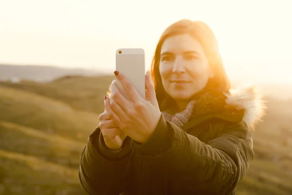 Κάνοντας μια selfie γυναίκα — Φωτογραφία Αρχείου