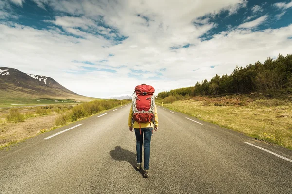 Backpacker Touriste prêt pour l'aventure — Photo