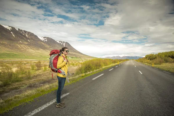 Mochilero Turista listo para la aventura — Foto de Stock