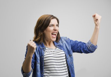 Başarılı kadın kaldırdı kollarını