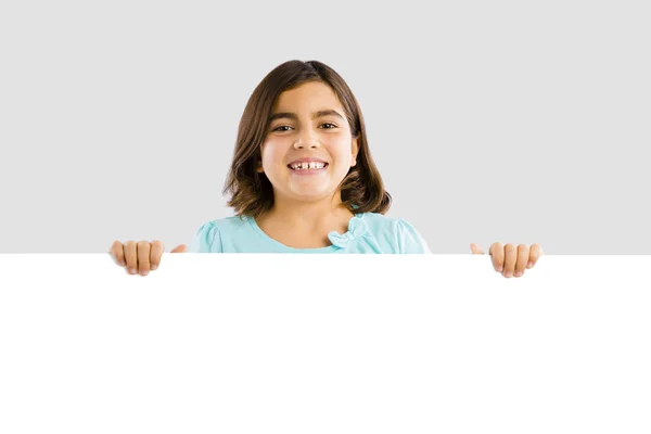 Dziewczynka gospodarstwa tablicy — Zdjęcie stockowe