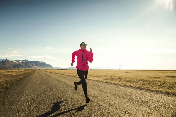 Woman running on a winter day — Stock Photo, Image