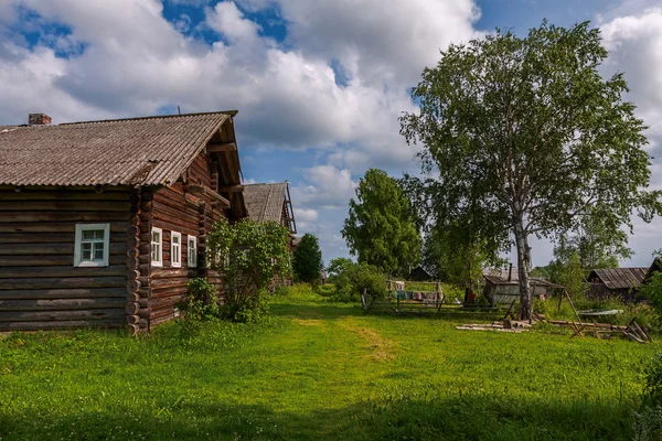 Vista sul villaggio russo — Foto Stock