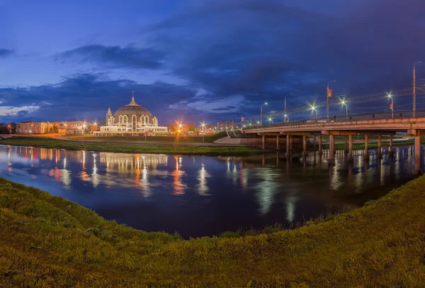 Night Tula wide angle view on Upa river and Arms museum — Stock Photo, Image