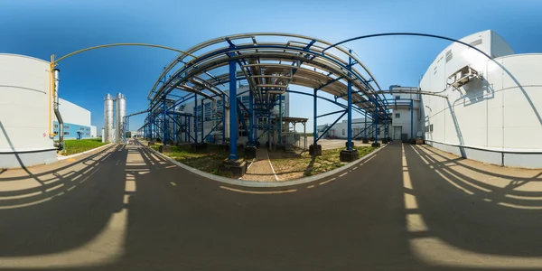 Panorama da infraestrutura do gasoduto de refrigeração ao ar livre — Fotografia de Stock