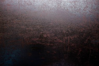 Düz bir perspektifle kaplı paslı siyah çelik yüzey