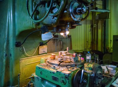 eski 5 eksenli değirmen makinesi tüm elle kontrollü ve döner tablolu