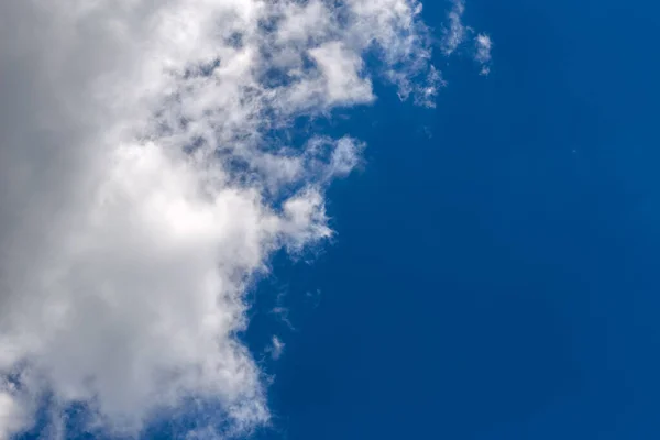 Белый Кучевые Облака Голубом Фоне Неба Телефото Просмотра — стоковое фото