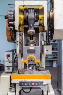 Tek Kollu Mekanik Yumruk Basın Makinesi, Flywheel ile Eksantrik Basın, açık mekanizma, yakın görünüm