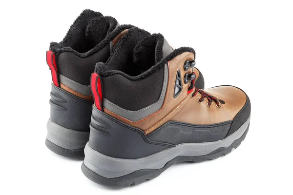 一双褐色隔热冬季保暖三季度运动鞋或靴子，白色底隔离 — 图库照片