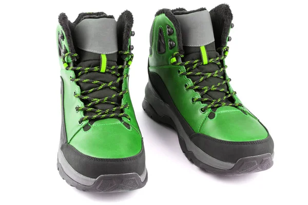 一双绿色隔热冬季保暖三季度运动鞋或靴子，白色底隔离 — 图库照片