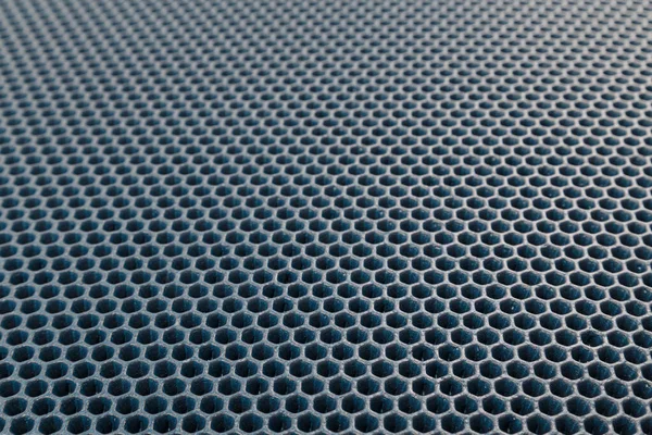 蓝色六角形穿孔EVA -乙烯基乙酸乙烯泡沫地毯线性透视背景选择焦点 — 图库照片