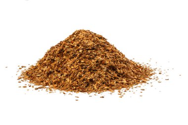Beyaz arkaplanda izole edilmiş küçük bir tütün yığını