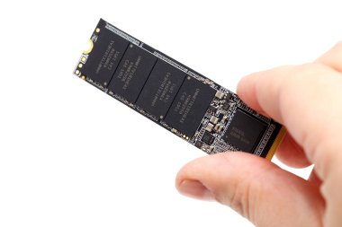 Beyaz el NVME M.2 SSD 2280 3Dand SLC sürücü çubuğu beyaz üzerine izole