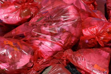 Genel atık içeren plastik çöp torbalarının tam çerçeve arkaplanı