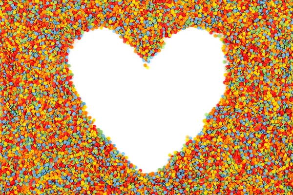 Радуга цветной сахар посыпки точек, декоративная форма сердца макет — стоковое фото