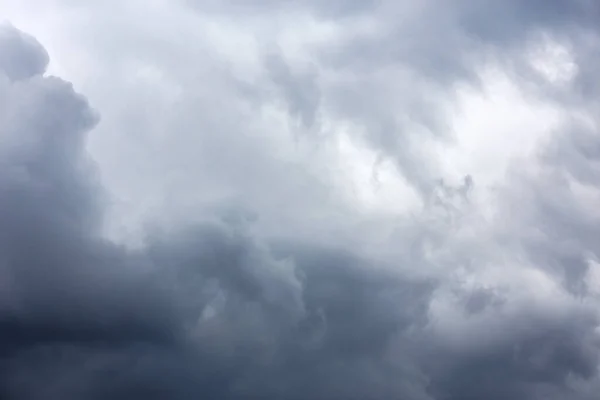 Vollbild Sommer Sturm Wolken soliden Hintergrund — Stockfoto