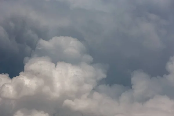 完整框架的夏季风暴云彩背景坚实 — 图库照片