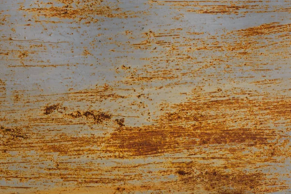Fundo de superfície de chapa maciça plana enferrujada e textura com sobras de tinta branca, orientação vertical — Fotografia de Stock