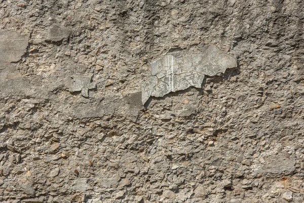 Cracked white concrete wall under direct sun light full frame background and texture — Stock Photo, Image