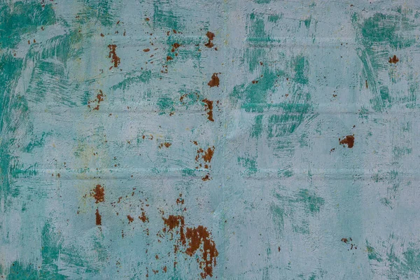 Yıpranmış paslı metal yüzey boyaları ve karmaşık dokuları sergiler. Açık hava koşulları sanayi cazibesini gün içinde yakalıyor, yaşlılık ve ihmal hissi uyandırıyor..