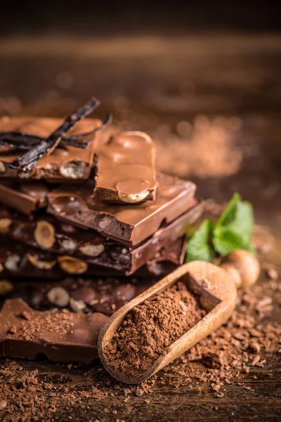 Barra de chocolate picado — Foto de Stock