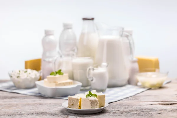 Süt ve süt ürünleri ile natürmort — Stok fotoğraf