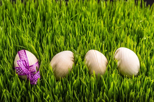 Páscoa ovos de madeira — Fotografia de Stock