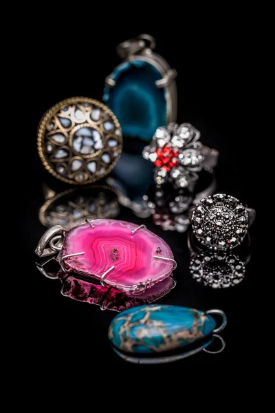 Anillos y colgantes — Foto de Stock