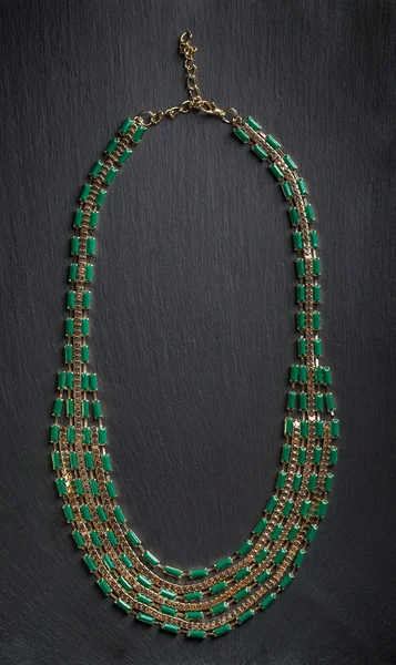 Collar con piedras verdes —  Fotos de Stock