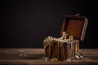 Korsan hazine sandığı.