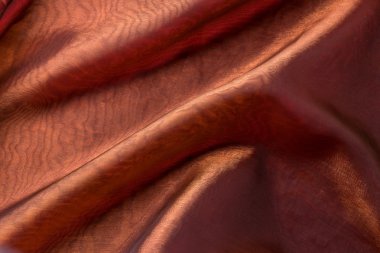 Yumuşak kırmızı şifon