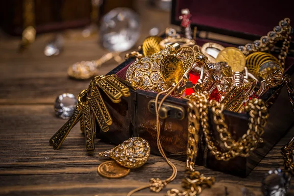 Wooden jewellery box — Stock Photo, Image