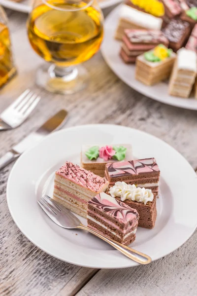 Mini pasteles con crema — Foto de Stock