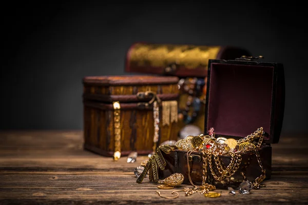 Wooden jewellery box — Stock Photo, Image