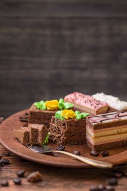 Kremalı mini kekler.