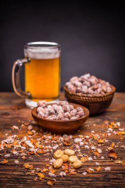 Beer and peanuts 