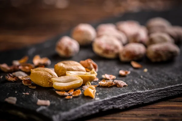 Cacahuetes tostados y salados — Foto de Stock