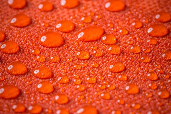 Gocce d'acqua su un tessuto impermeabile — Foto Stock