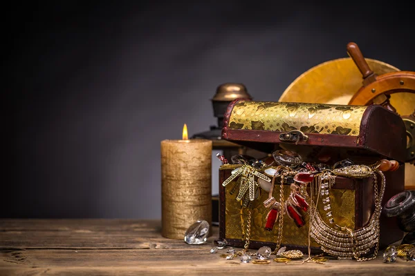 Wooden jewellery box — Stock Photo, Image