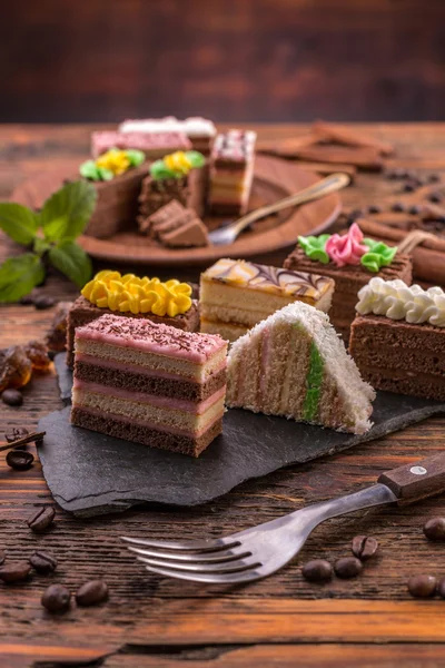 Pasteles pequeños en capas — Foto de Stock