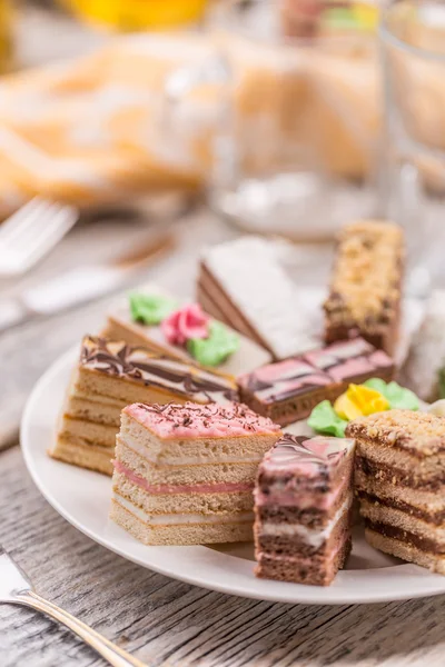 Pasteles dulces en capas —  Fotos de Stock