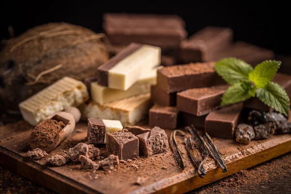 Shattered homemade chocolate — Stock Photo, Image