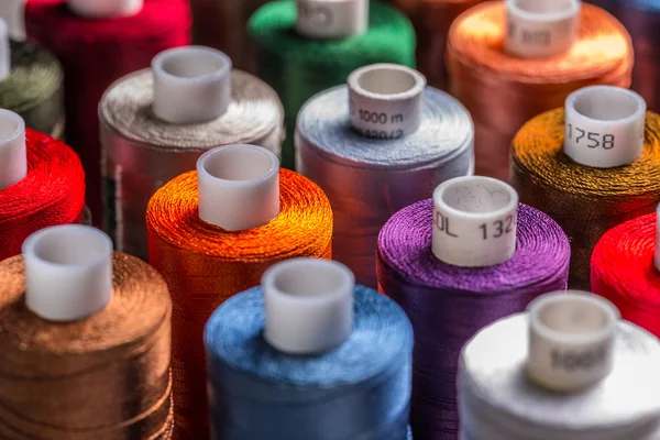 Filati per cucire multicolore — Foto Stock