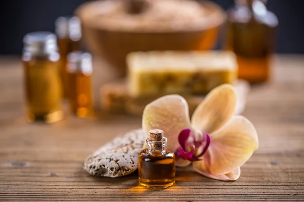 Spa com óleo de massagem — Fotografia de Stock