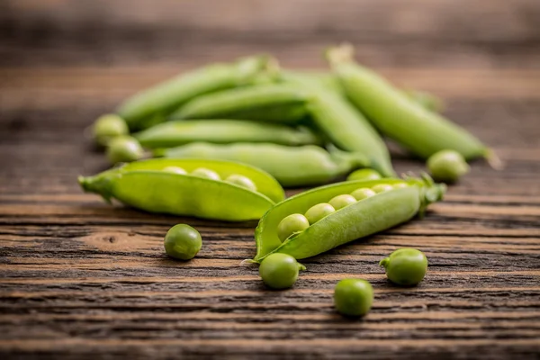 绿色、 新鲜豌豆 — 图库照片