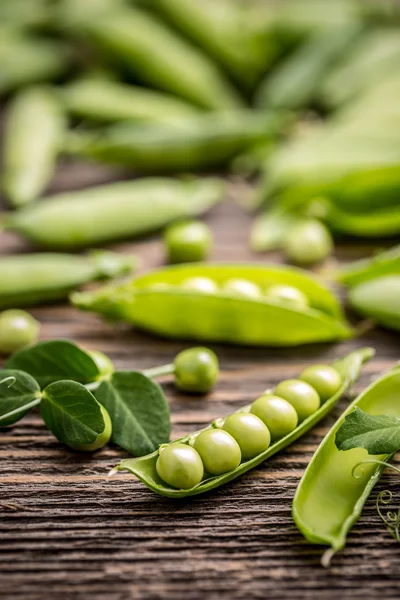 Hartige verse groene erwten — Stockfoto