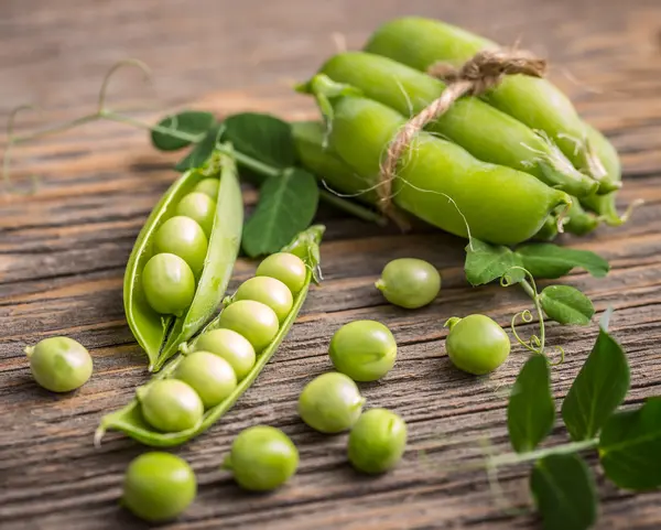 유기 신선한 녹색 완두콩 — 스톡 사진